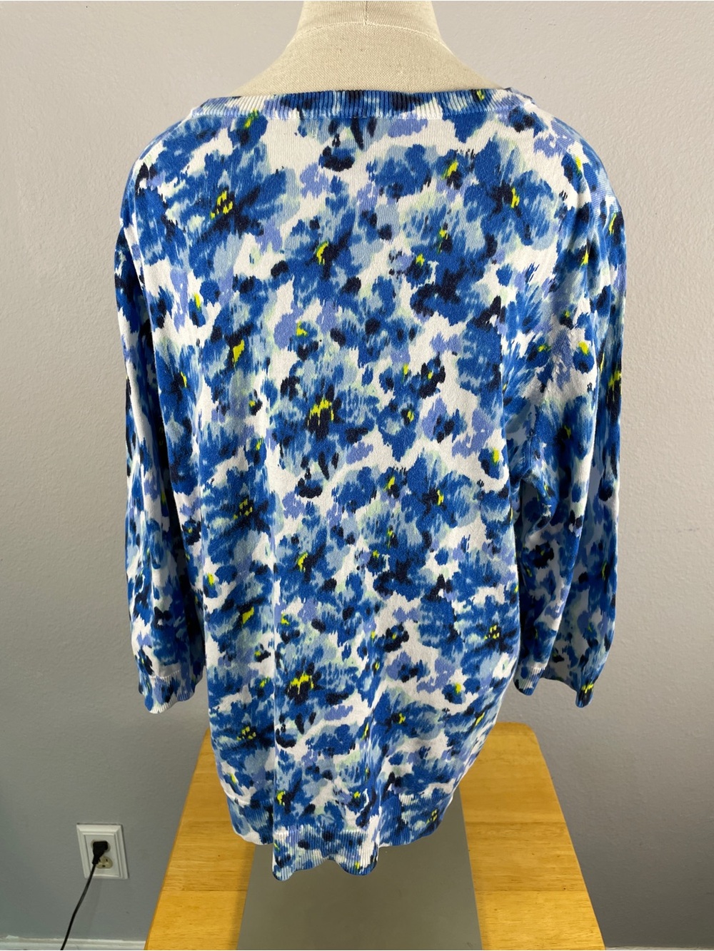 Lands' End 100% Supima Cotton Long Sleeve Blue and White Floral Sweater Size 1X - Picture 2 of 7